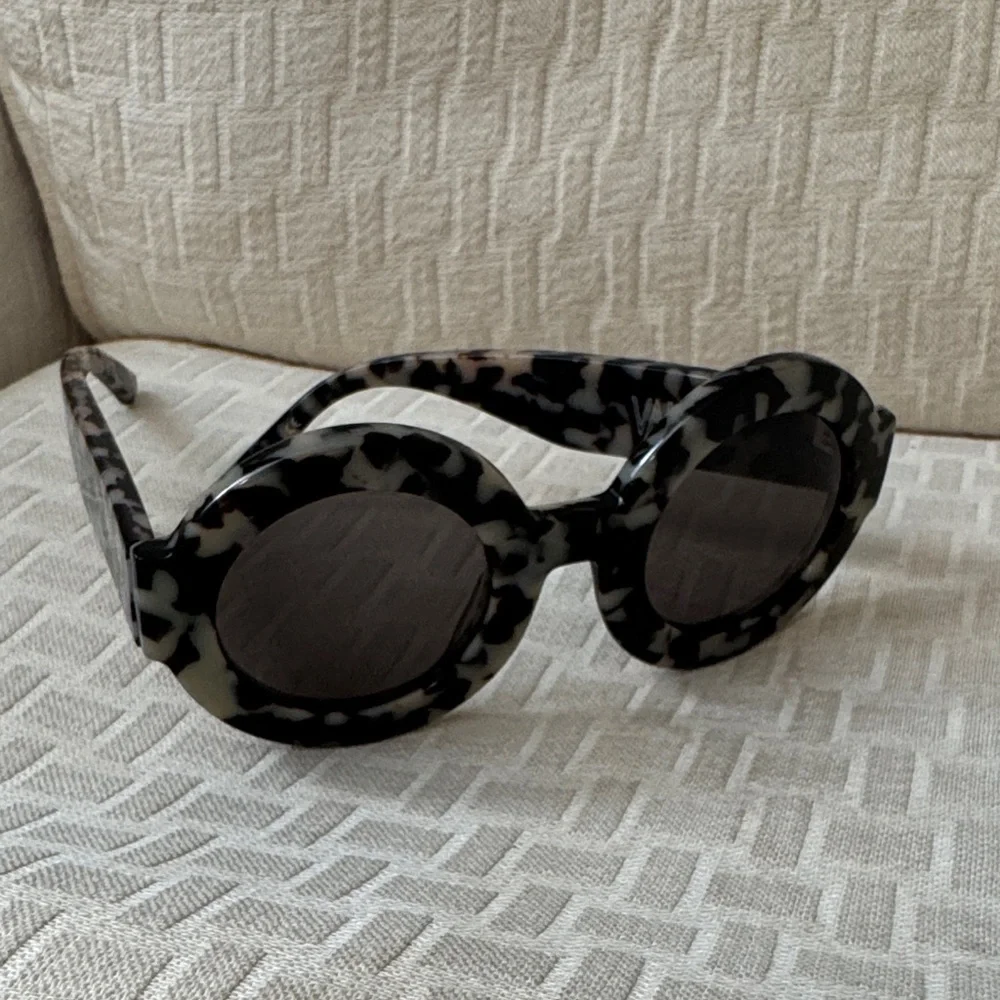 Valley Eyewear “Scapula” Black and White Tortoiseshell Round Sunglasses